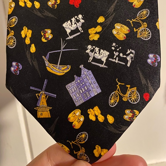 Robin Ruth Dutch Dairy Print Tie - Picture 4 of 5